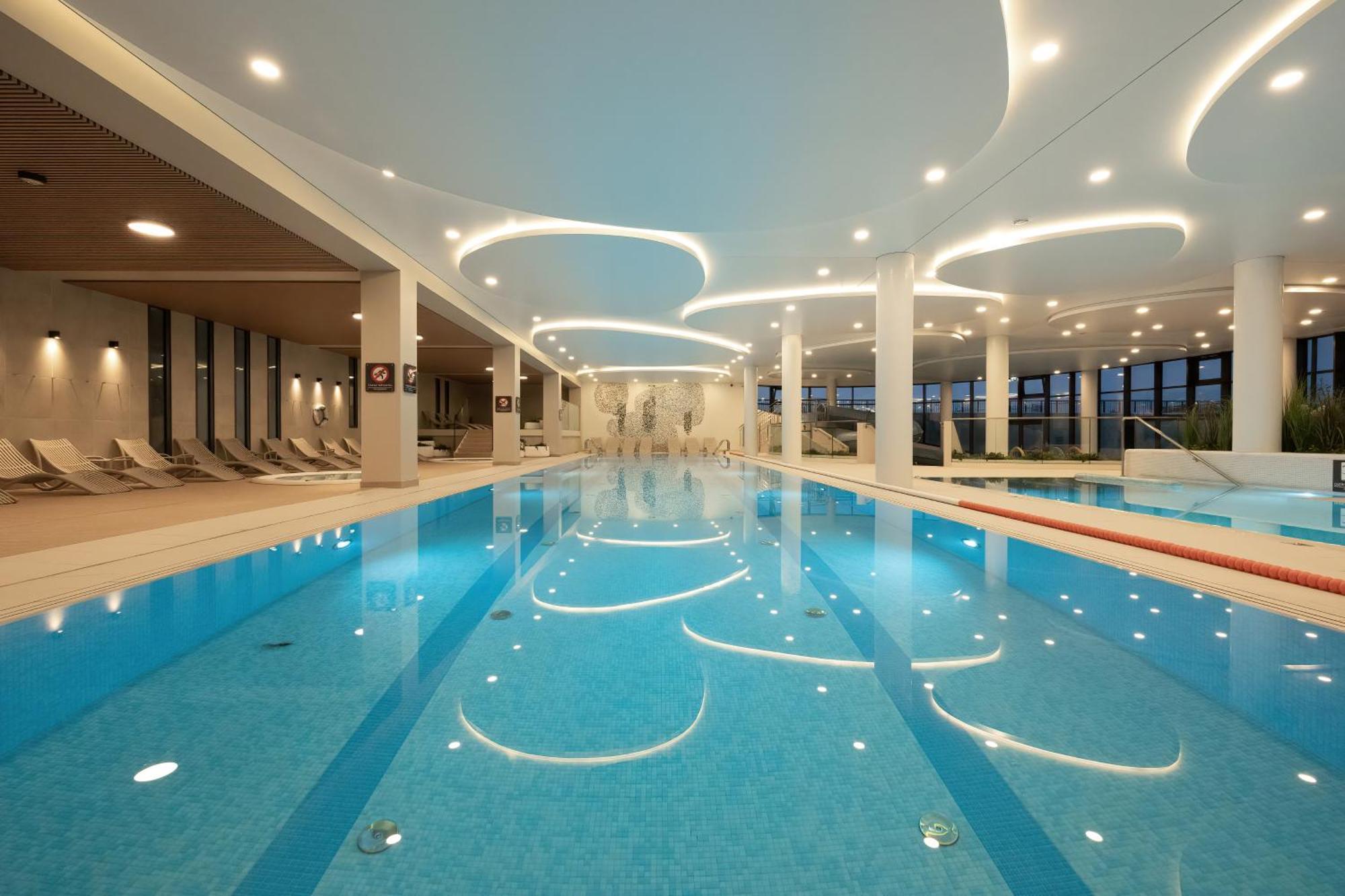 Family Apartment With Gym And Swimming Pool By Renters Prestige โควอบเซก ภายนอก รูปภาพ